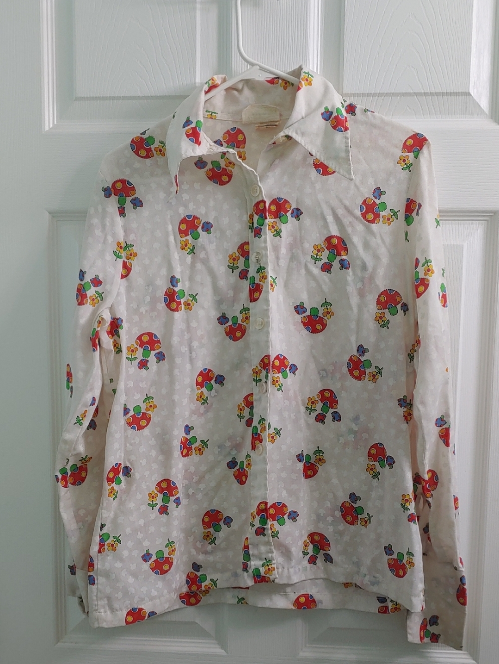 Vintage 70s Mushroom Shirt Women's White Novelty Print Button Down Size M